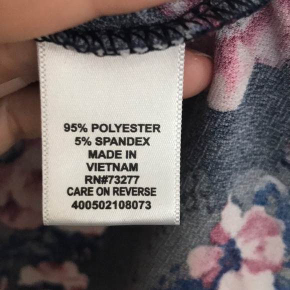 EUC Set of 2 Elle Floral Tops - Picture 7 of 7